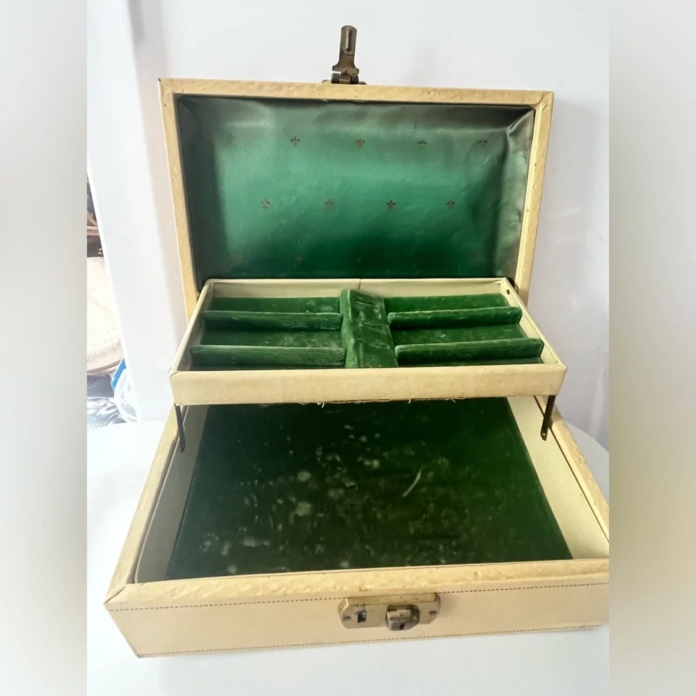 MELE vintage mid-century cream and gold fleur de lis jewelry box